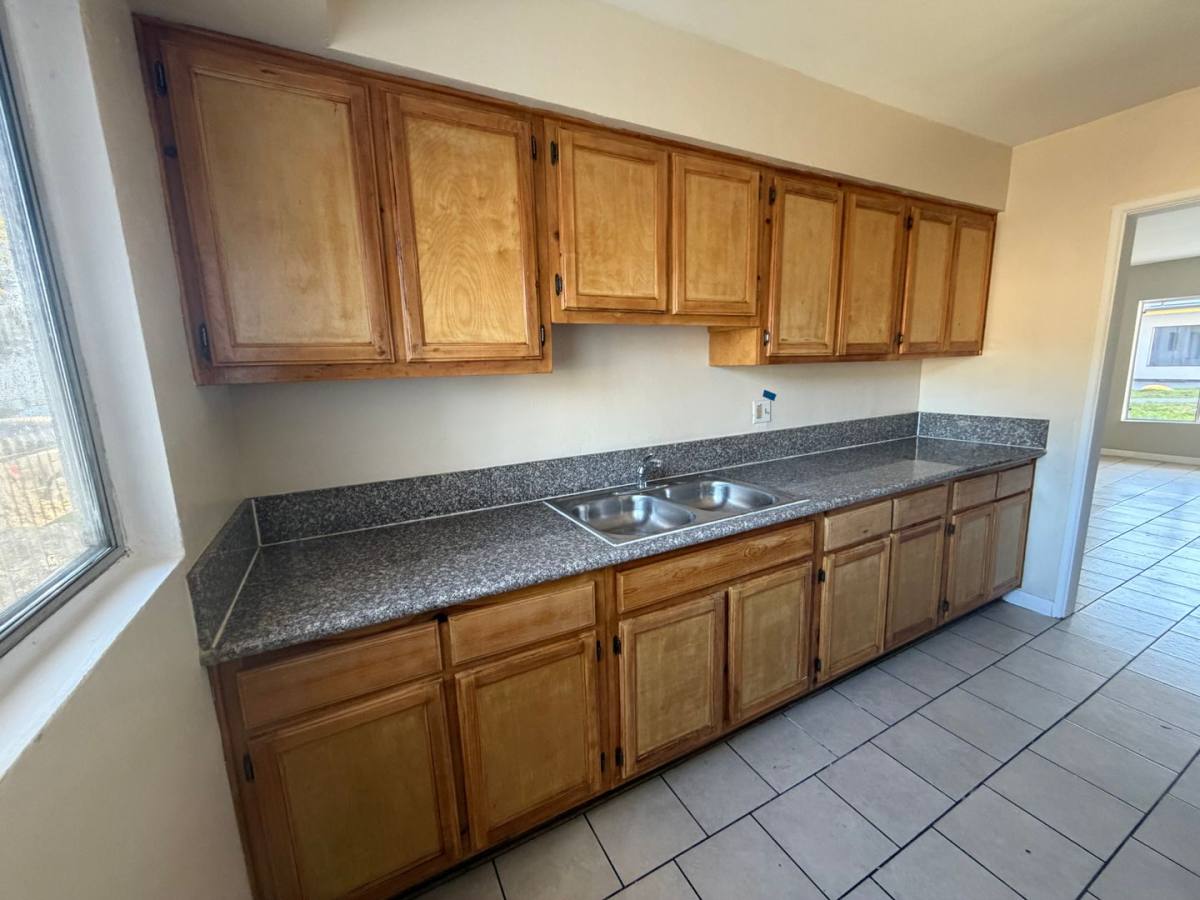 Apartment for rent at 3851 Coco Ave, Los Angeles, CA 90008