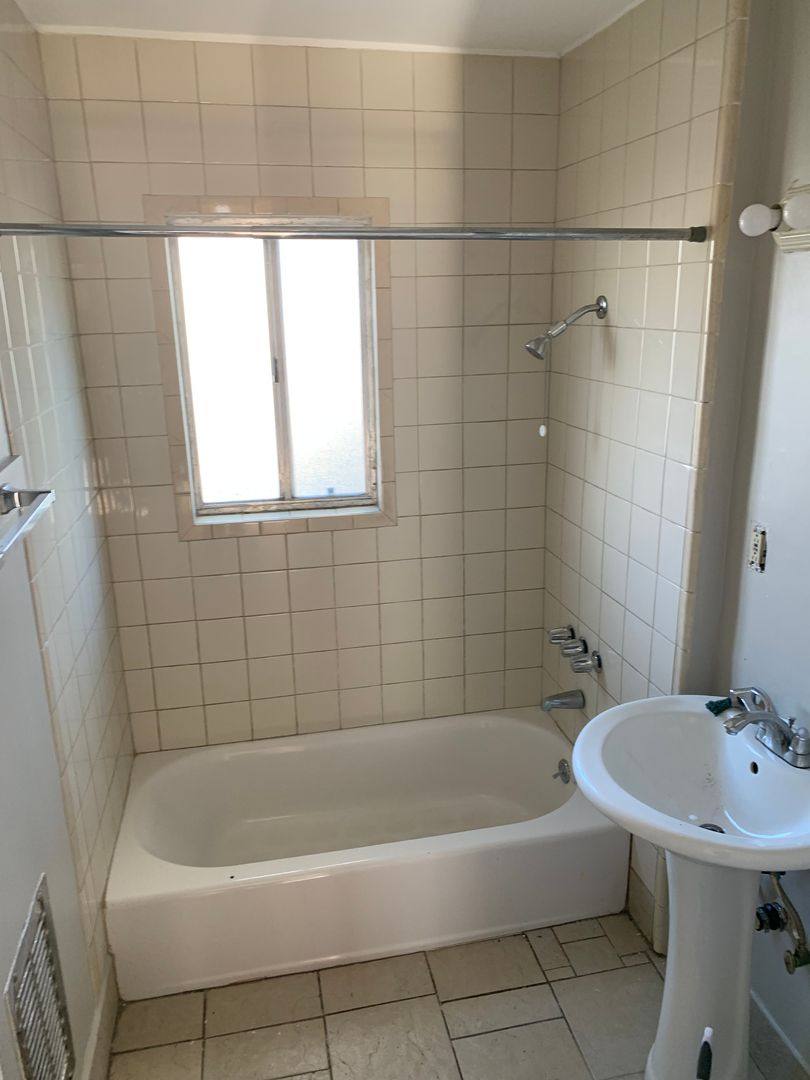 Apartment for rent at 3851 Coco Ave, Los Angeles, CA 90008