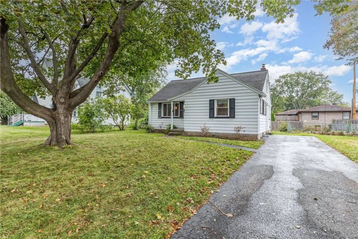 Apartment for rent at 11 Hedge St, Rochester, NY 14606