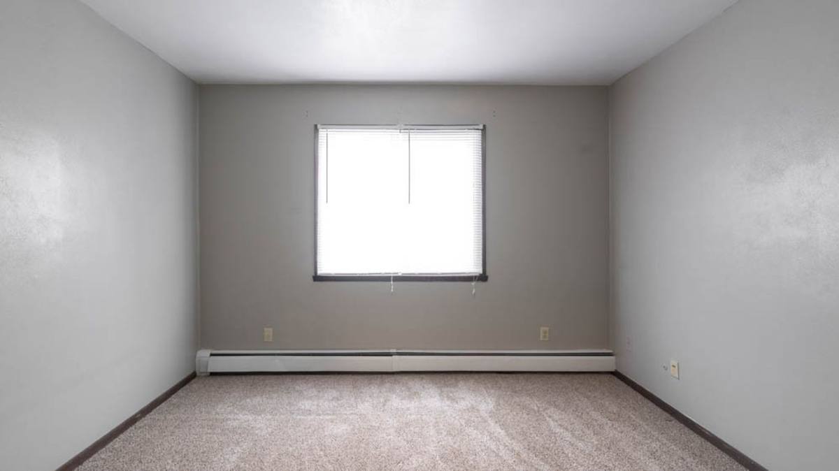 Apartment for rent at 3419-3421 Kingswood Place, Waterloo, IA 50701