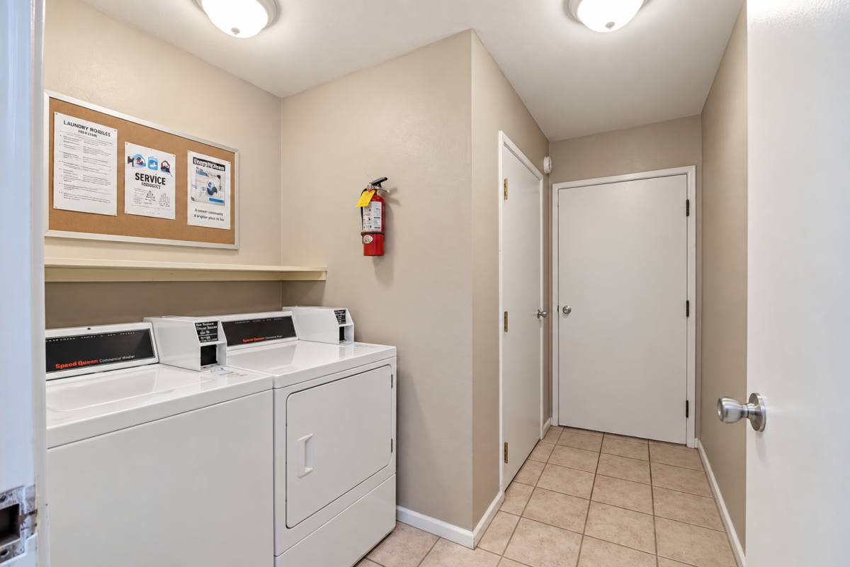 Apartment for rent at 3419-3421 Kingswood Place, Waterloo, IA 50701