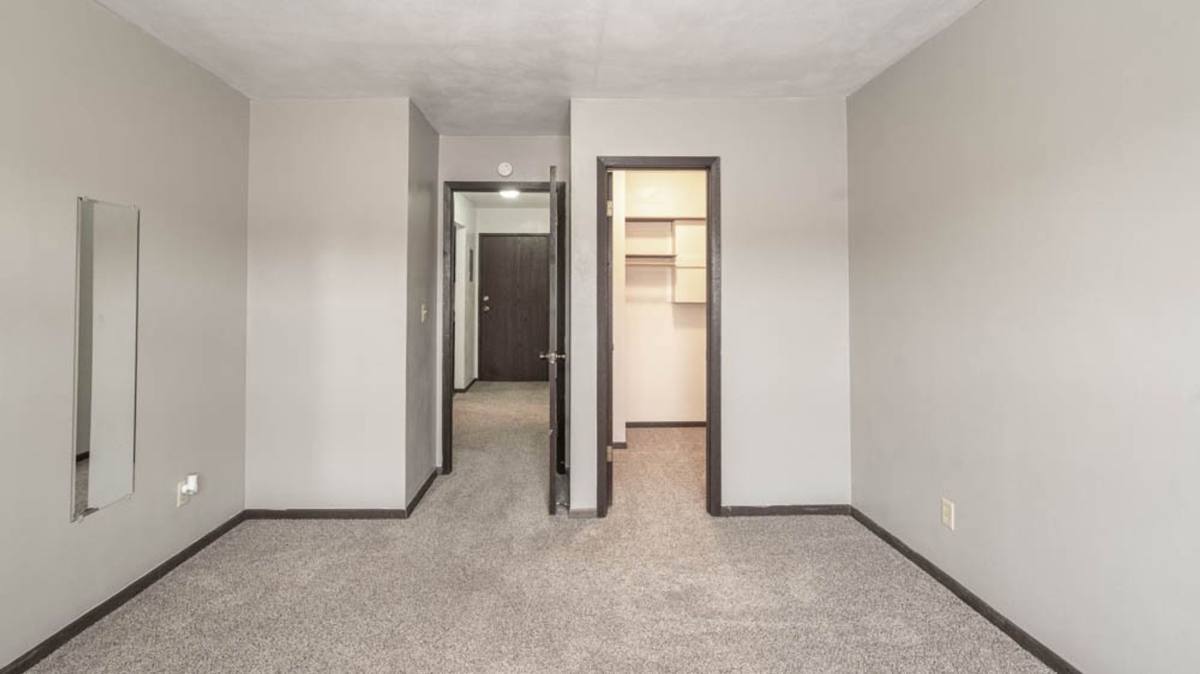 Apartment for rent at 3419-3421 Kingswood Place, Waterloo, IA 50701