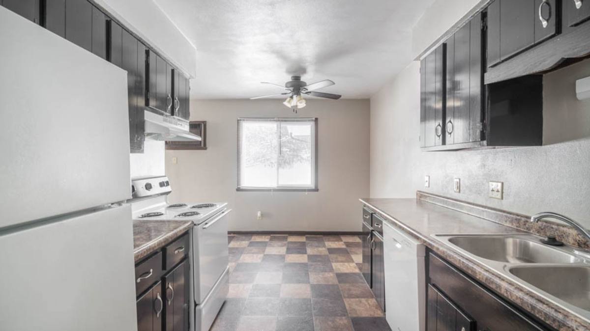 Apartment for rent at 3419-3421 Kingswood Place, Waterloo, IA 50701