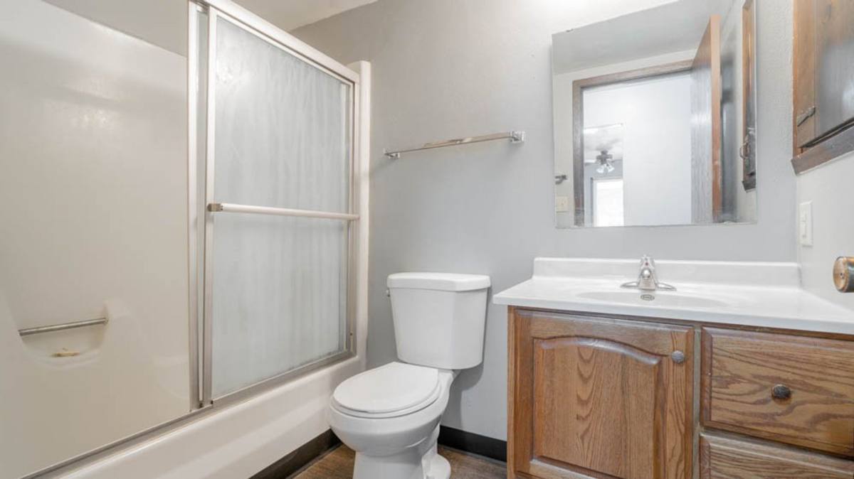 Apartment for rent at 3419-3421 Kingswood Place, Waterloo, IA 50701