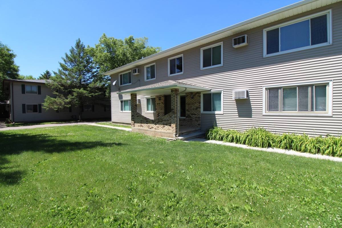 Apartment for rent at 3419-3421 Kingswood Place, Waterloo, IA 50701
