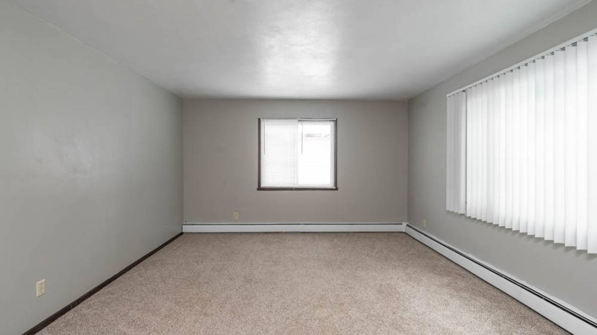 Apartment for rent at 3419-3421 Kingswood Place, Waterloo, IA 50701