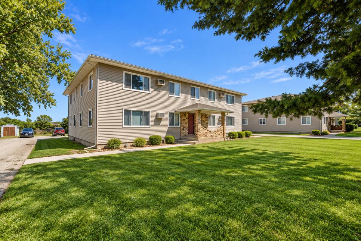 Apartment for rent at 3419-3421 Kingswood Place, Waterloo, IA 50701