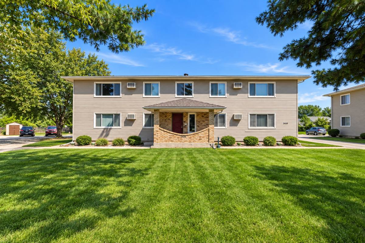 Apartment for rent at 3419-3421 Kingswood Place, Waterloo, IA 50701
