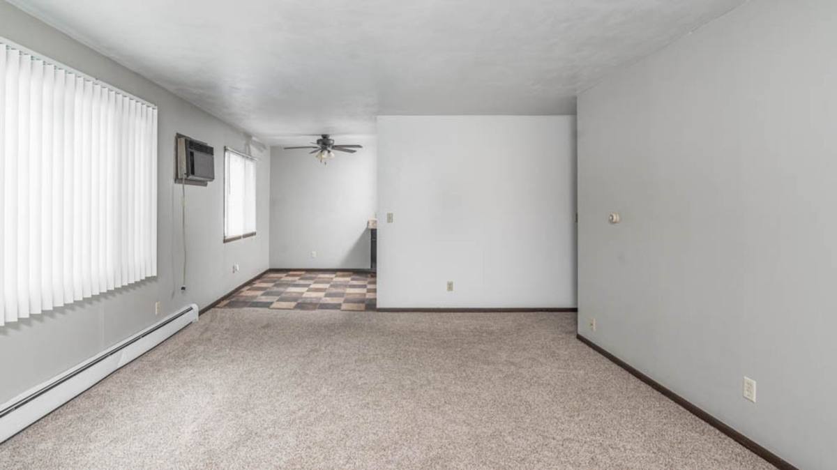 Apartment for rent at 3419-3421 Kingswood Place, Waterloo, IA 50701