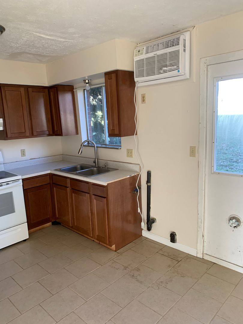 Townhouse for rent at 836 S 13th St, Sebring, OH 44672