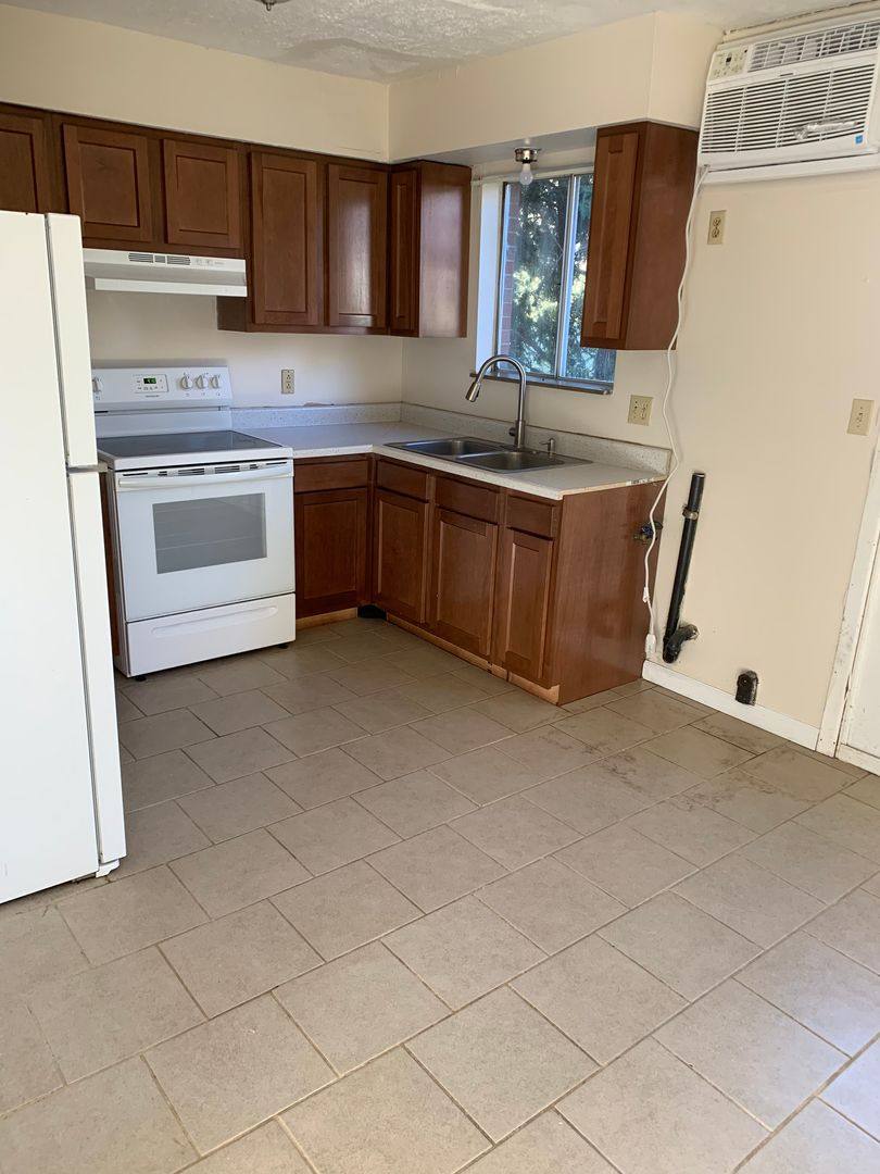 Townhouse for rent at 836 S 13th St, Sebring, OH 44672