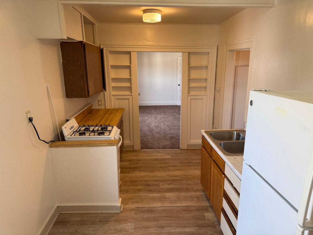 Apartment for rent at 225 W Washington Ave, Jackson, MI 49201