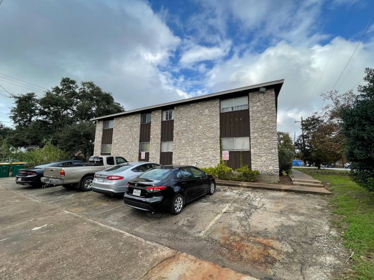 Apartment for rent at 104 E 32nd St, Austin, TX 78705