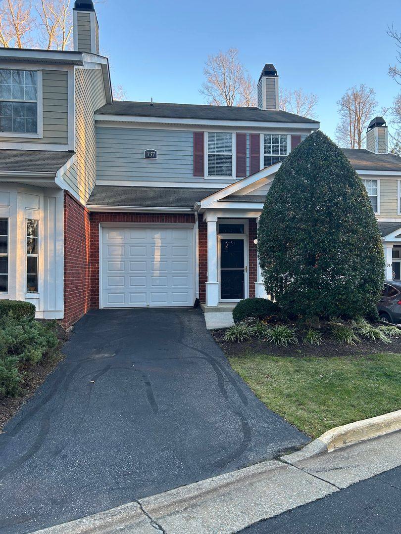 Townhouse for rent at 737 Woodland Creek Way, Midlothian, VA 23114