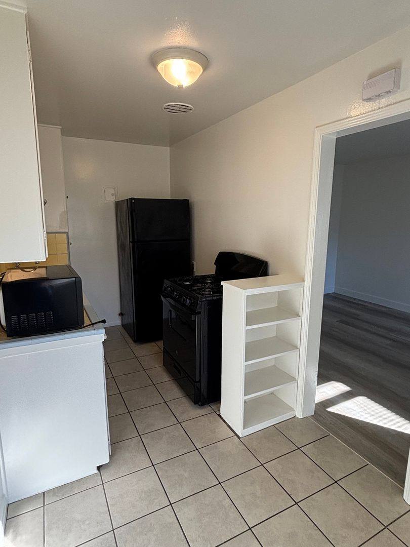 Apartment for rent at 915 Freeman Ave, Long Beach, CA 90804