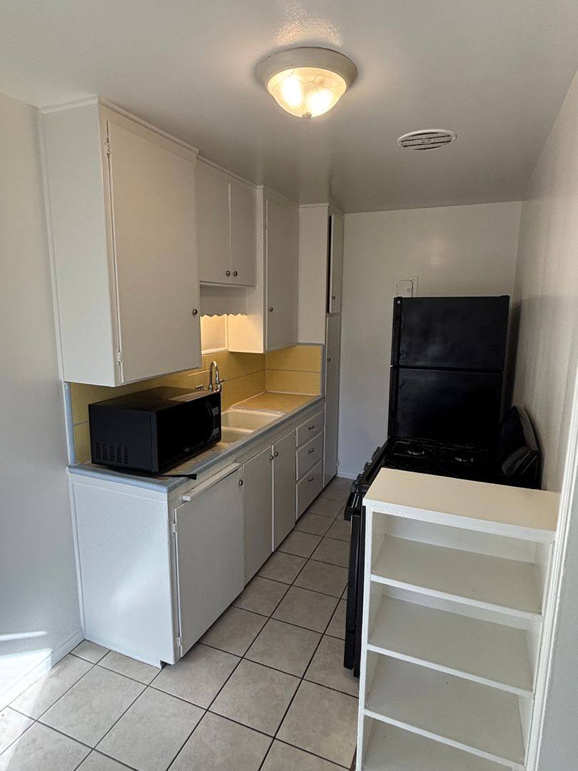 Apartment for rent at 915 Freeman Ave, Long Beach, CA 90804