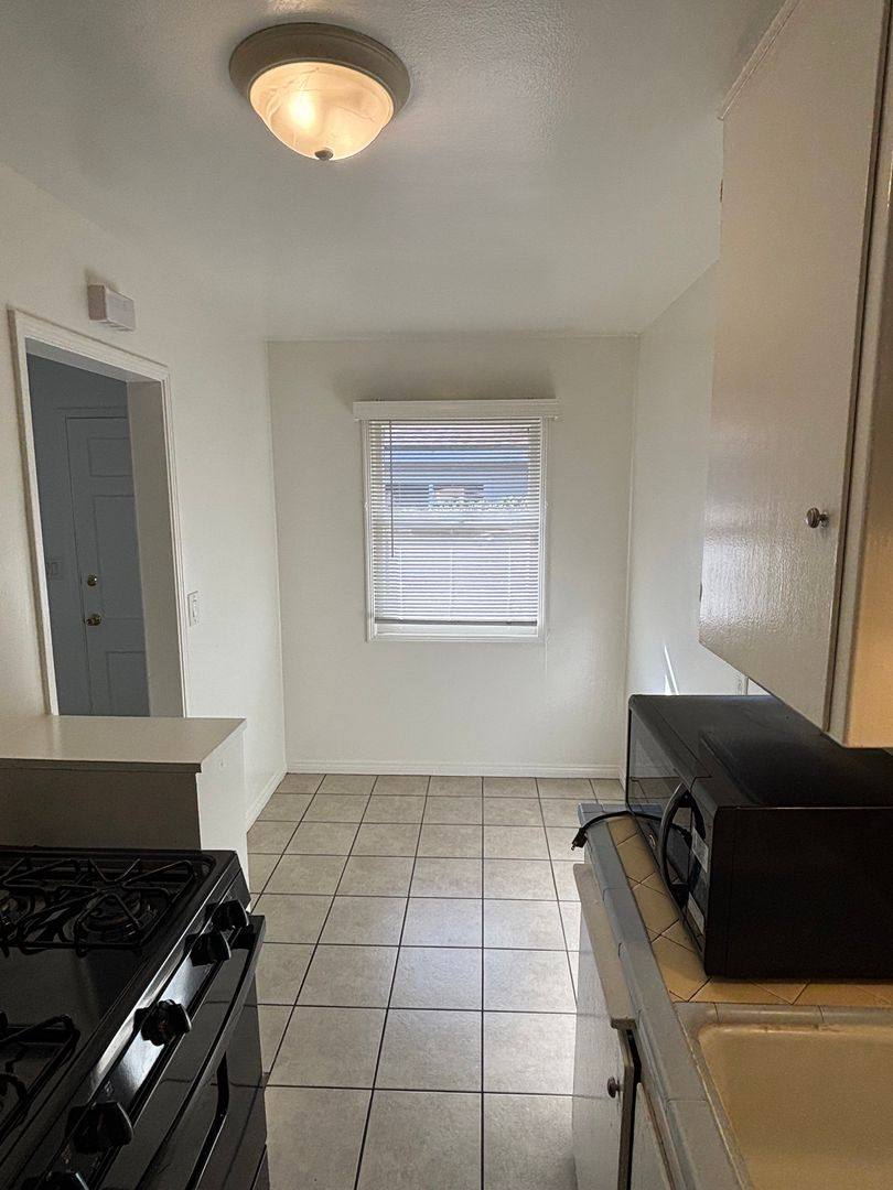 Apartment for rent at 915 Freeman Ave, Long Beach, CA 90804