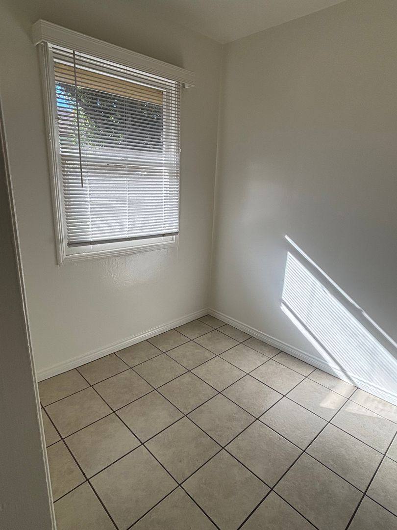 Apartment for rent at 915 Freeman Ave, Long Beach, CA 90804