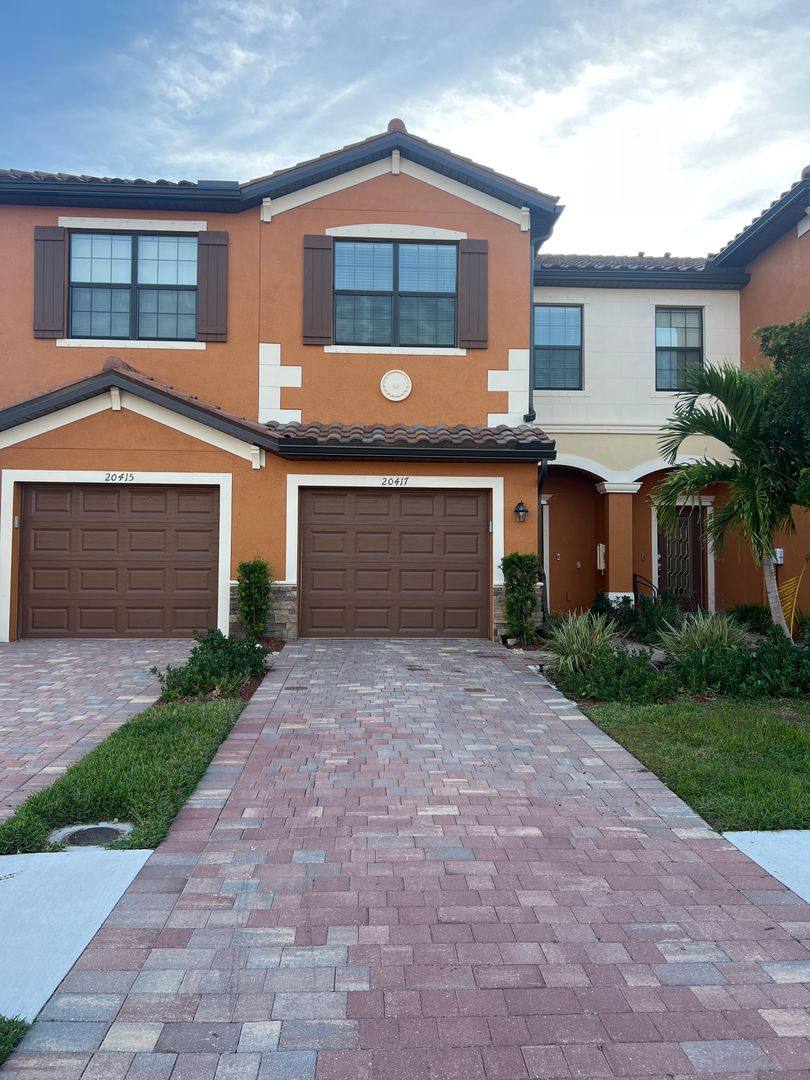 Townhouse for rent at 20417 Lagente Circle, Venice, FL 34293