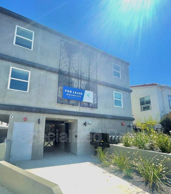 Apartment for rent at 5068 Romaine St, Los Angeles, CA 90029