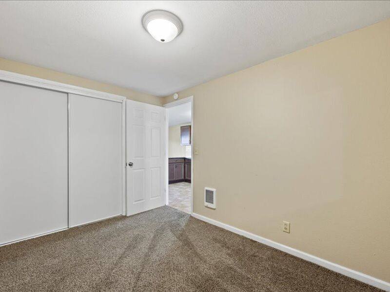 Apartment for rent at 800 N Irving St #3, Kennewick, WA 99336