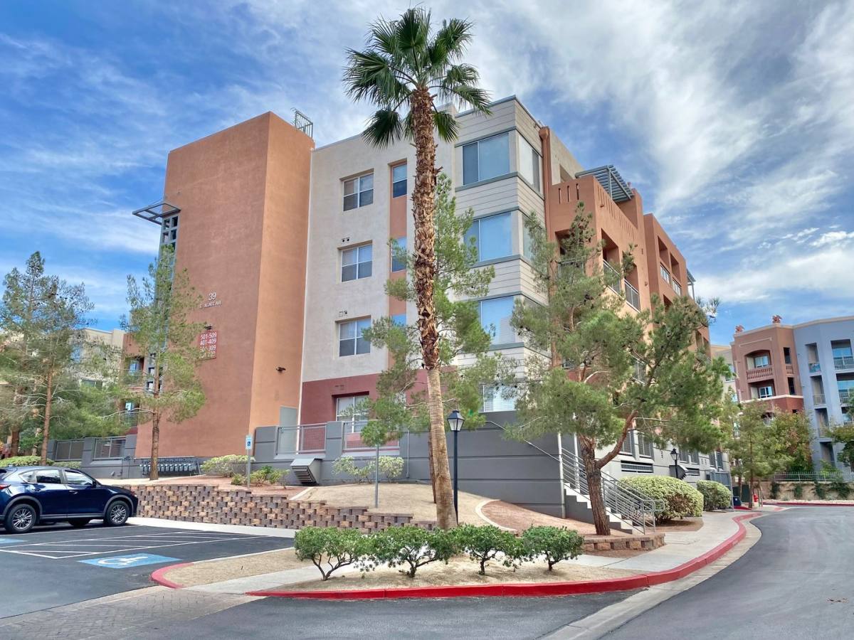 Condo for rent at 39 E Agate, Las Vegas, NV 89123