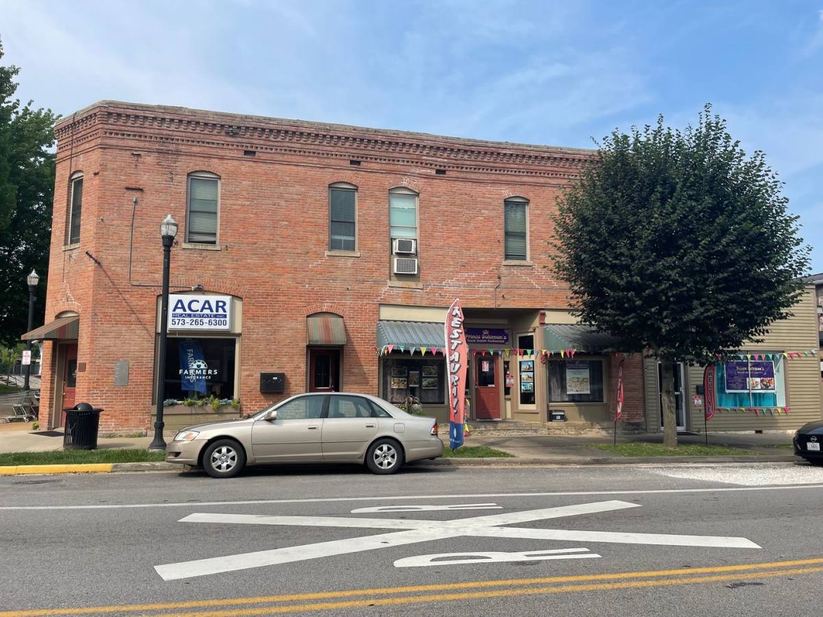 Apartment for rent at 101 N Jefferson St, Saint James, MO 65559