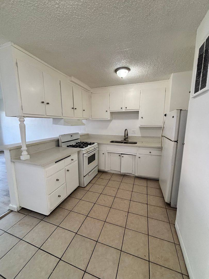 Apartment for rent at 7104 S San Pedro St, Los Angeles, CA 90003