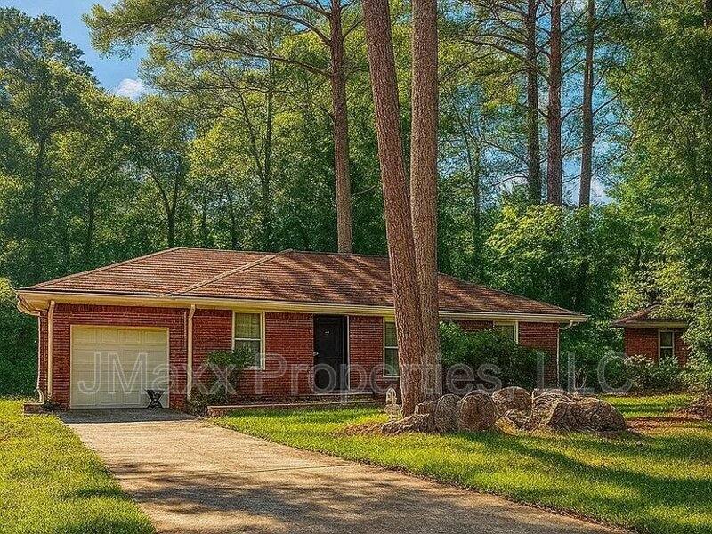House for rent at 2913 Horse Shoe Dr, Atlanta, GA 30316