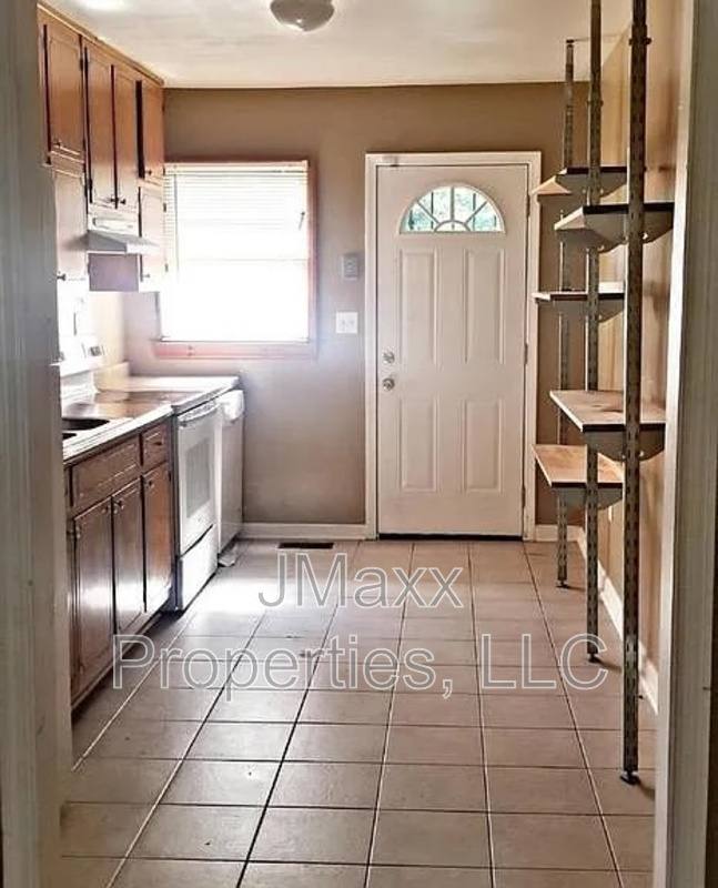 House for rent at 2913 Horse Shoe Dr, Atlanta, GA 30316