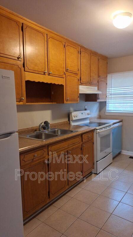 House for rent at 2913 Horse Shoe Dr, Atlanta, GA 30316