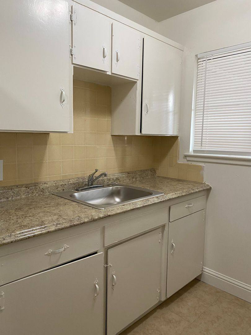 Apartment for rent at 1411-1433 N Palm Ave, Fresno, CA 93728