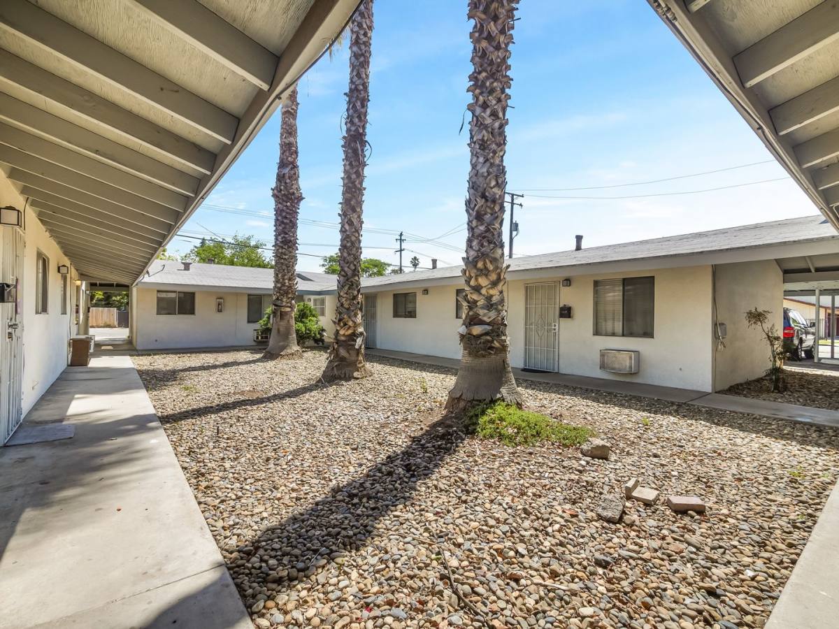 Apartment for rent at 1411-1433 N Palm Ave, Fresno, CA 93728