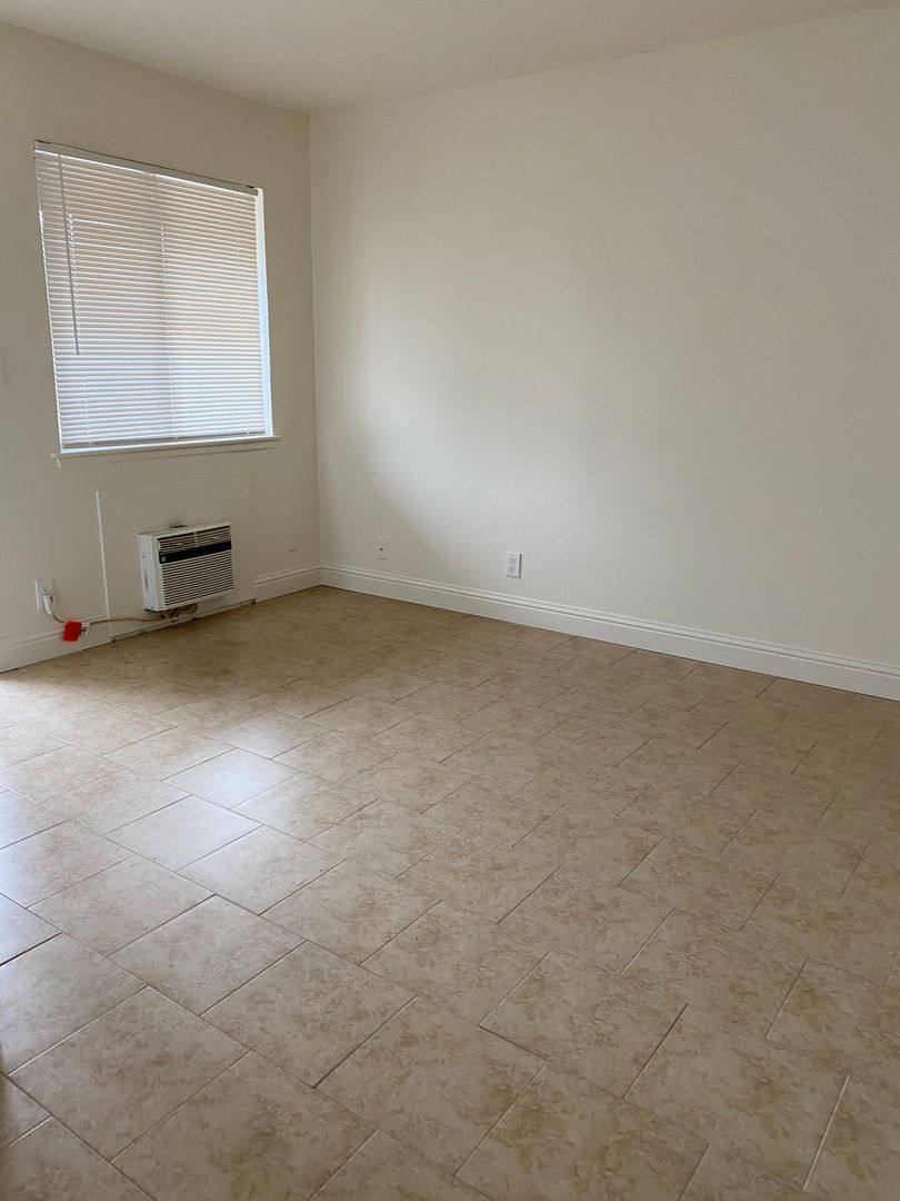 Apartment for rent at 1411-1433 N Palm Ave, Fresno, CA 93728