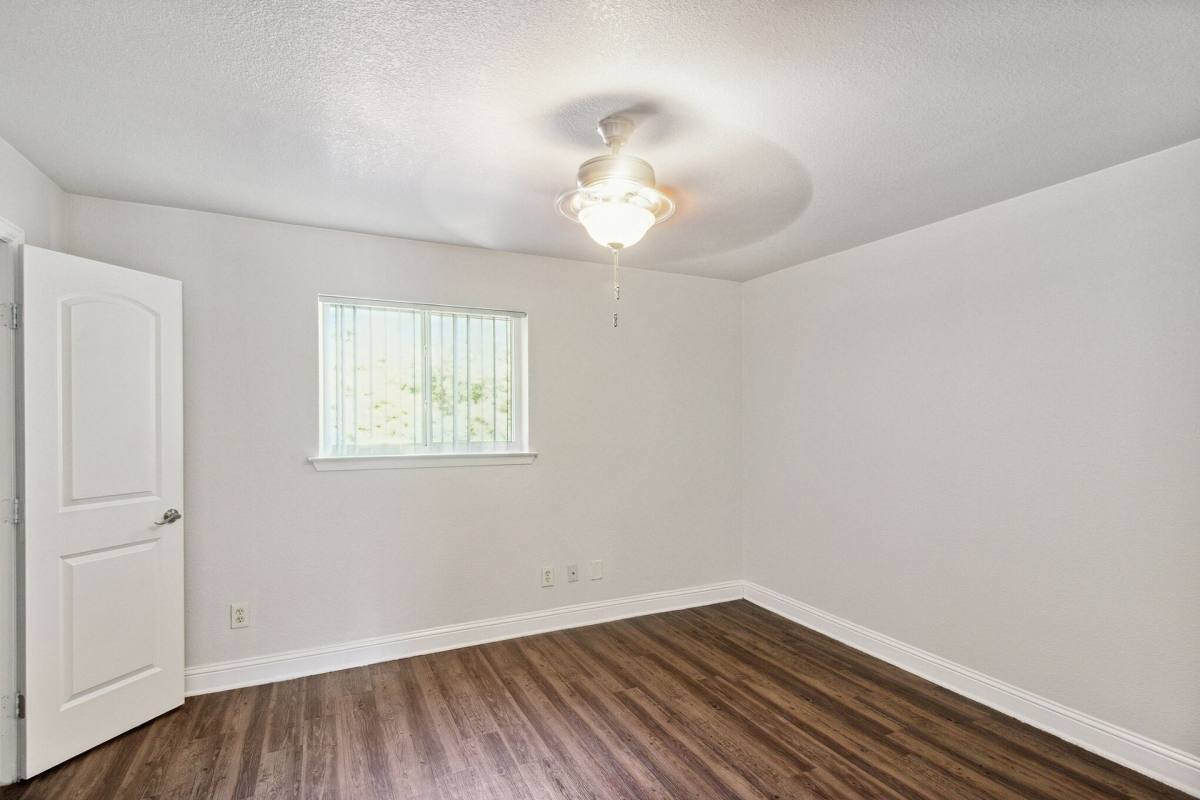 Apartment for rent at 929 N Marsalis Ave, Dallas, TX 75203
