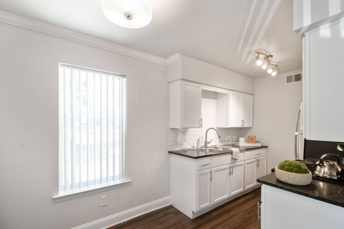 Apartment for rent at 929 N Marsalis Ave, Dallas, TX 75203