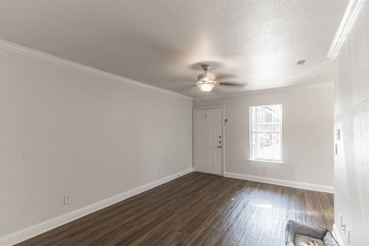 Apartment for rent at 929 N Marsalis Ave, Dallas, TX 75203