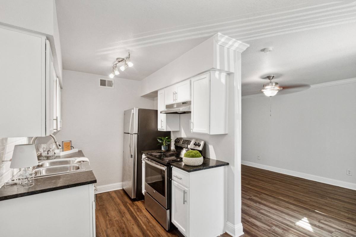 Apartment for rent at 929 N Marsalis Ave, Dallas, TX 75203