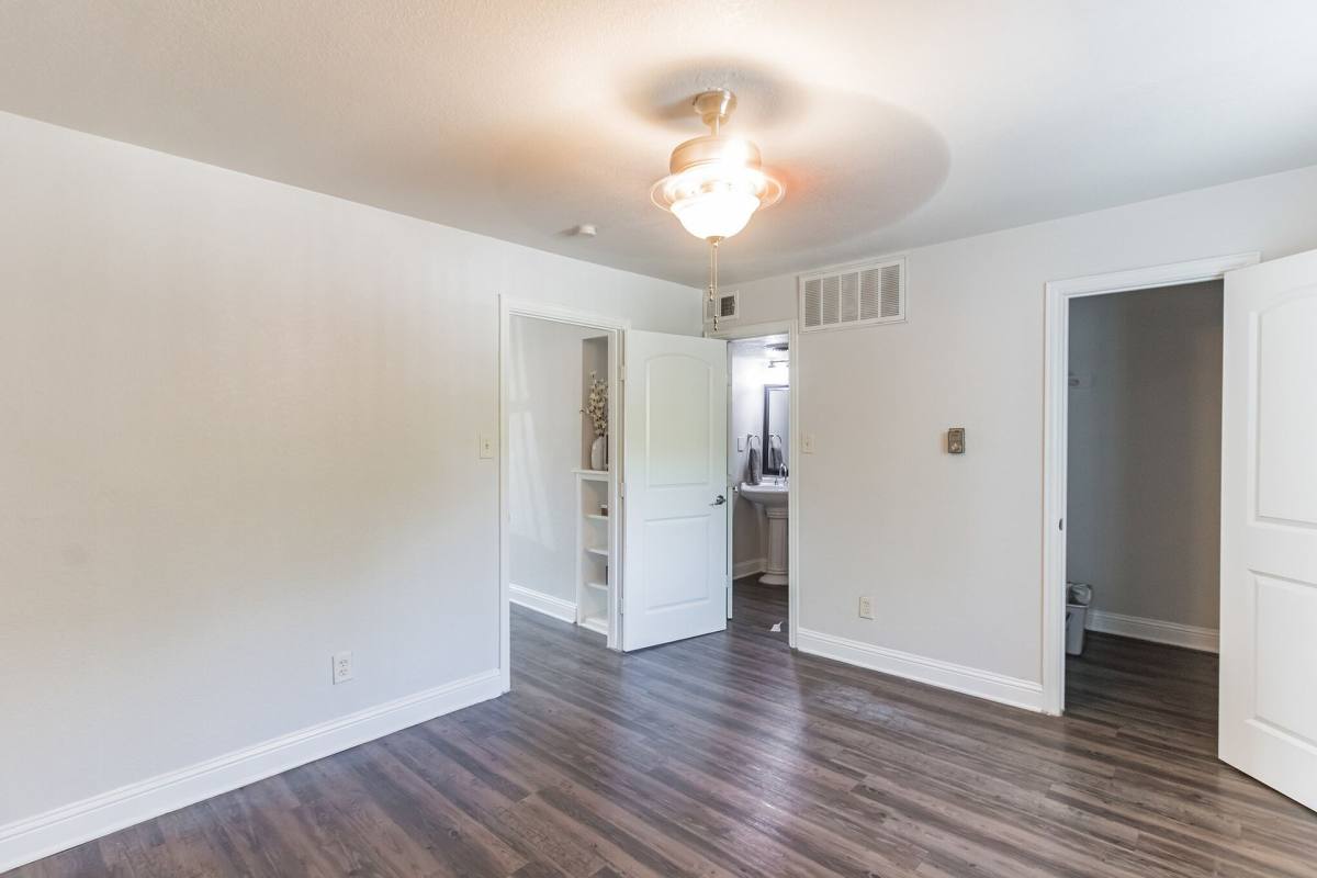 Apartment for rent at 929 N Marsalis Ave, Dallas, TX 75203
