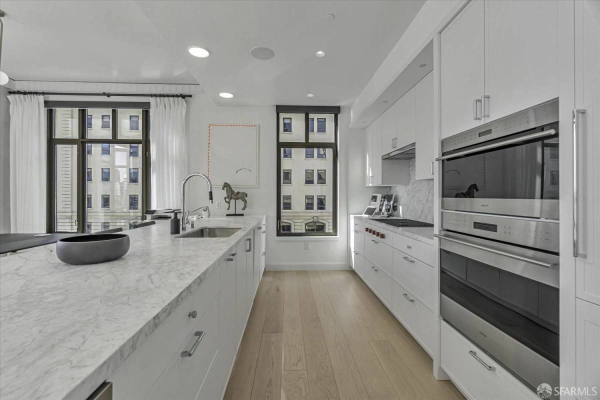 Condo for rent at 875 California St #PH3, San Francisco, CA 94108