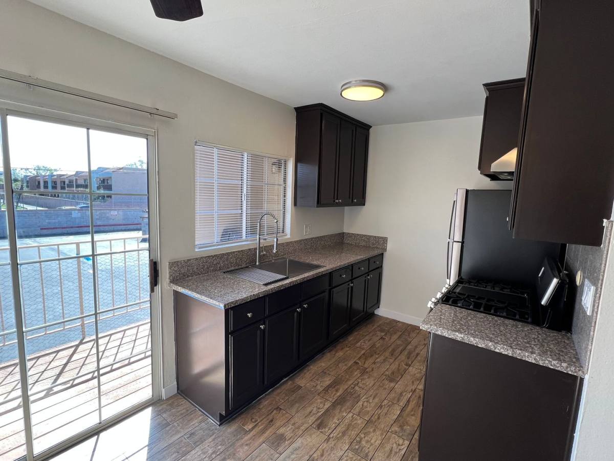 Apartment for rent at 935 W Bishop St, Santa Ana, CA 92703