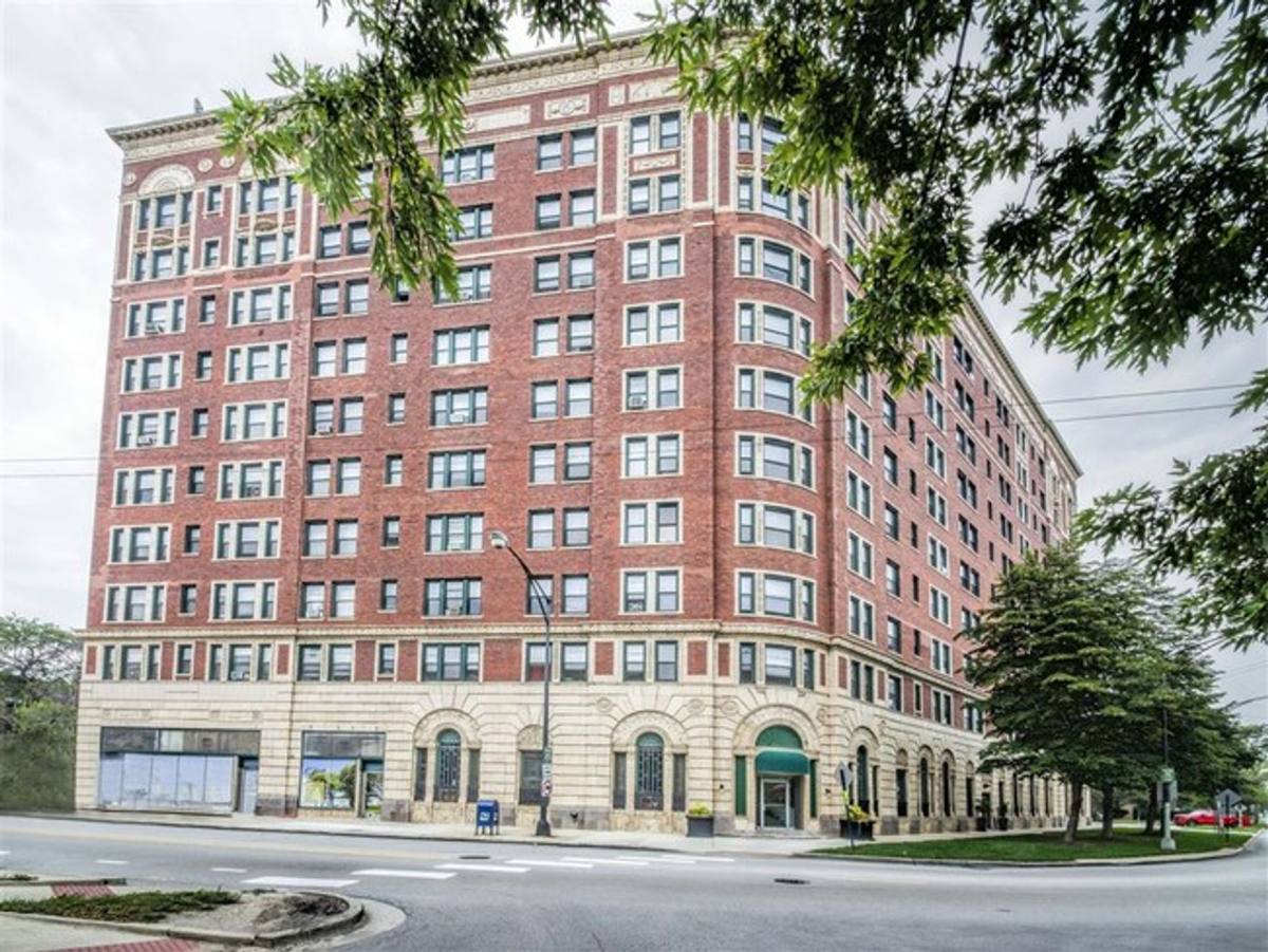 Apartment for rent at 7100 S Shore Dr, Chicago, IL 60649