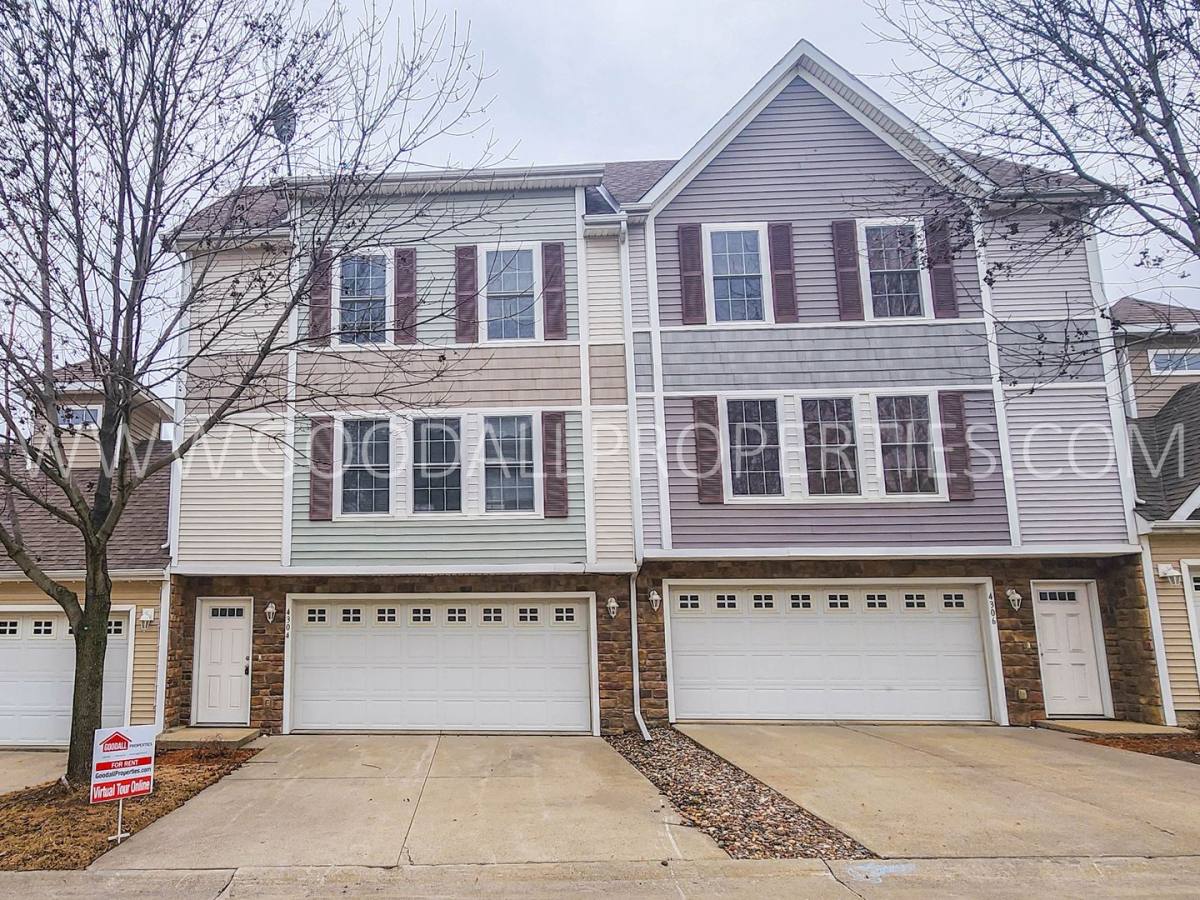 Townhouse for rent at 4304 153rd Place, Urbandale, IA 50323