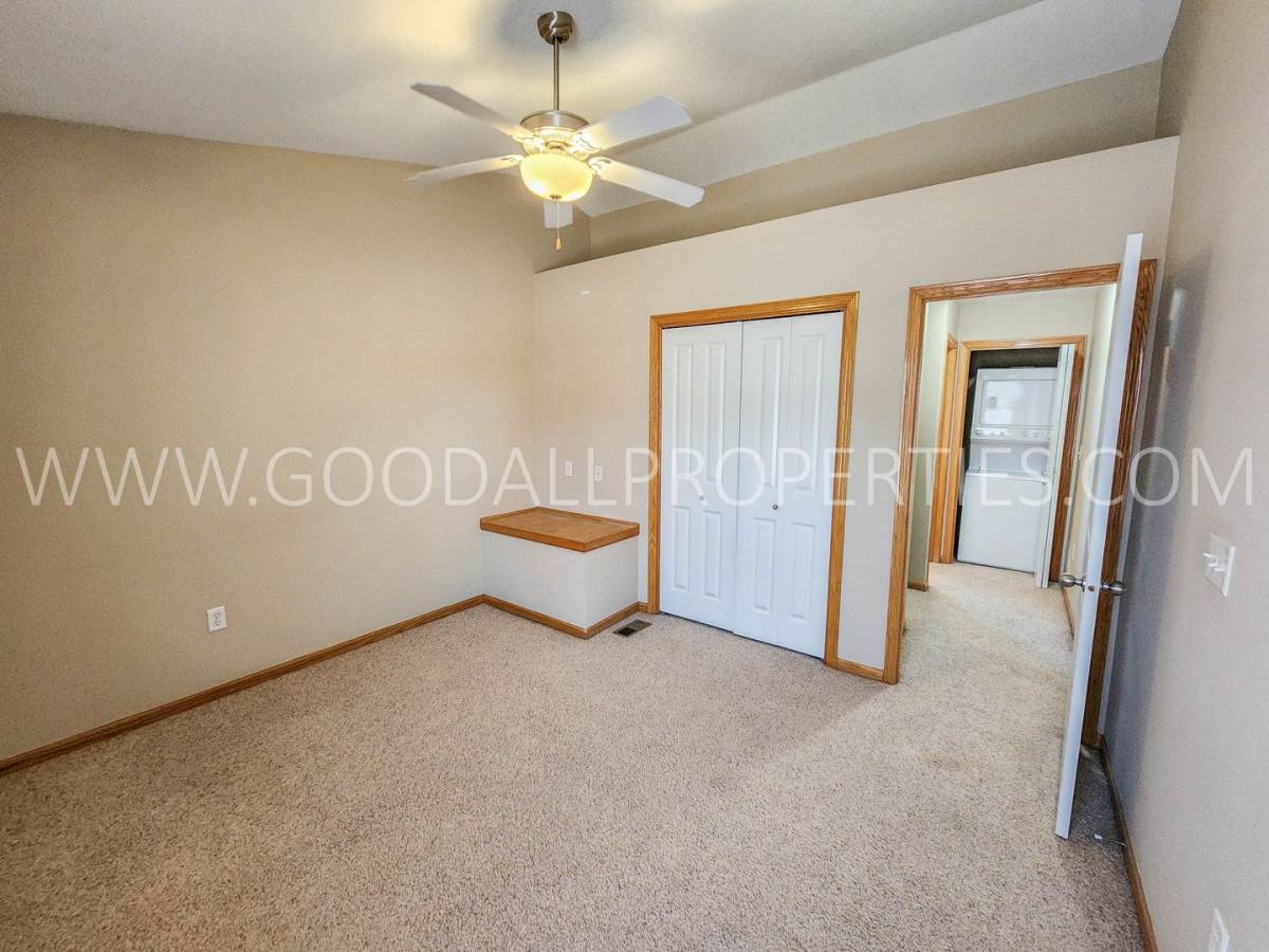Townhouse for rent at 4304 153rd Place, Urbandale, IA 50323
