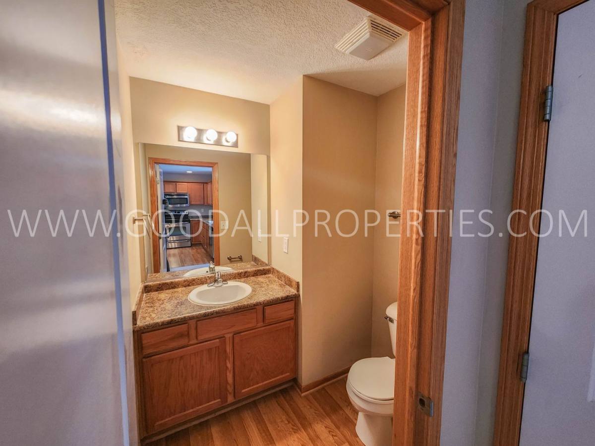 Townhouse for rent at 4304 153rd Place, Urbandale, IA 50323