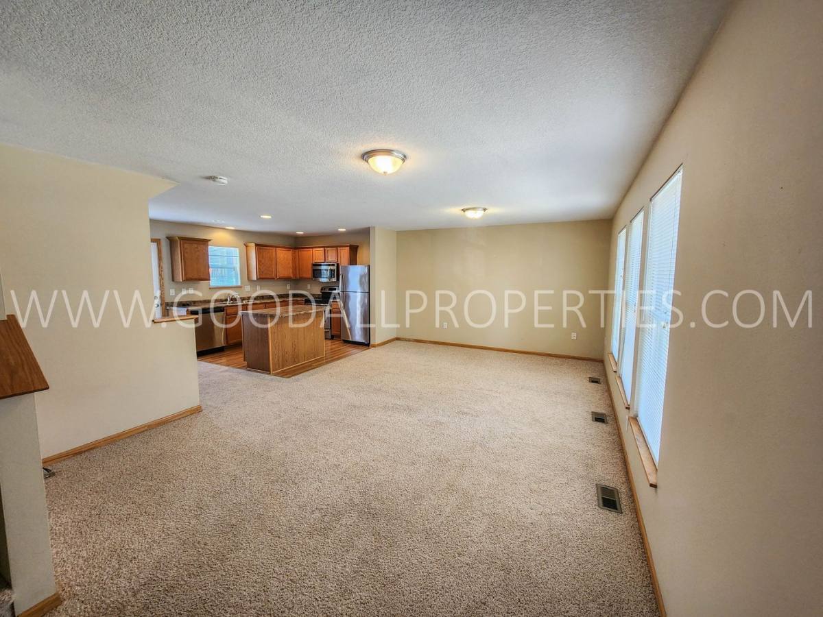 Townhouse for rent at 4304 153rd Place, Urbandale, IA 50323