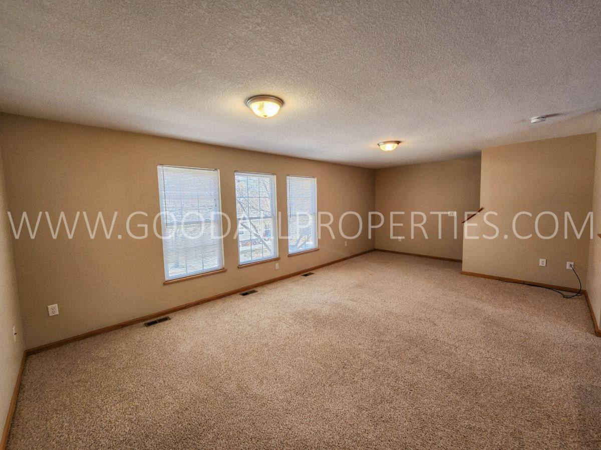 Townhouse for rent at 4304 153rd Place, Urbandale, IA 50323