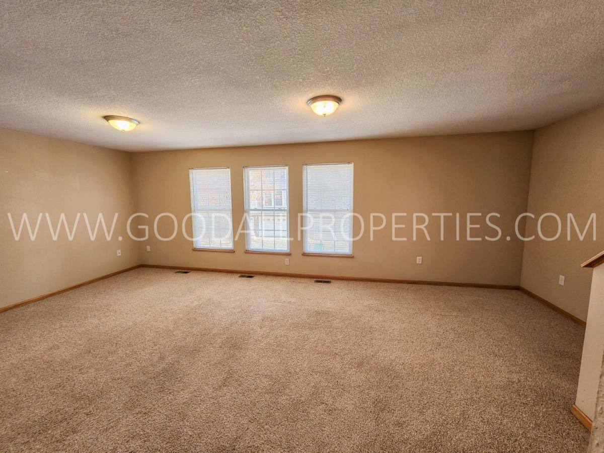 Townhouse for rent at 4304 153rd Place, Urbandale, IA 50323