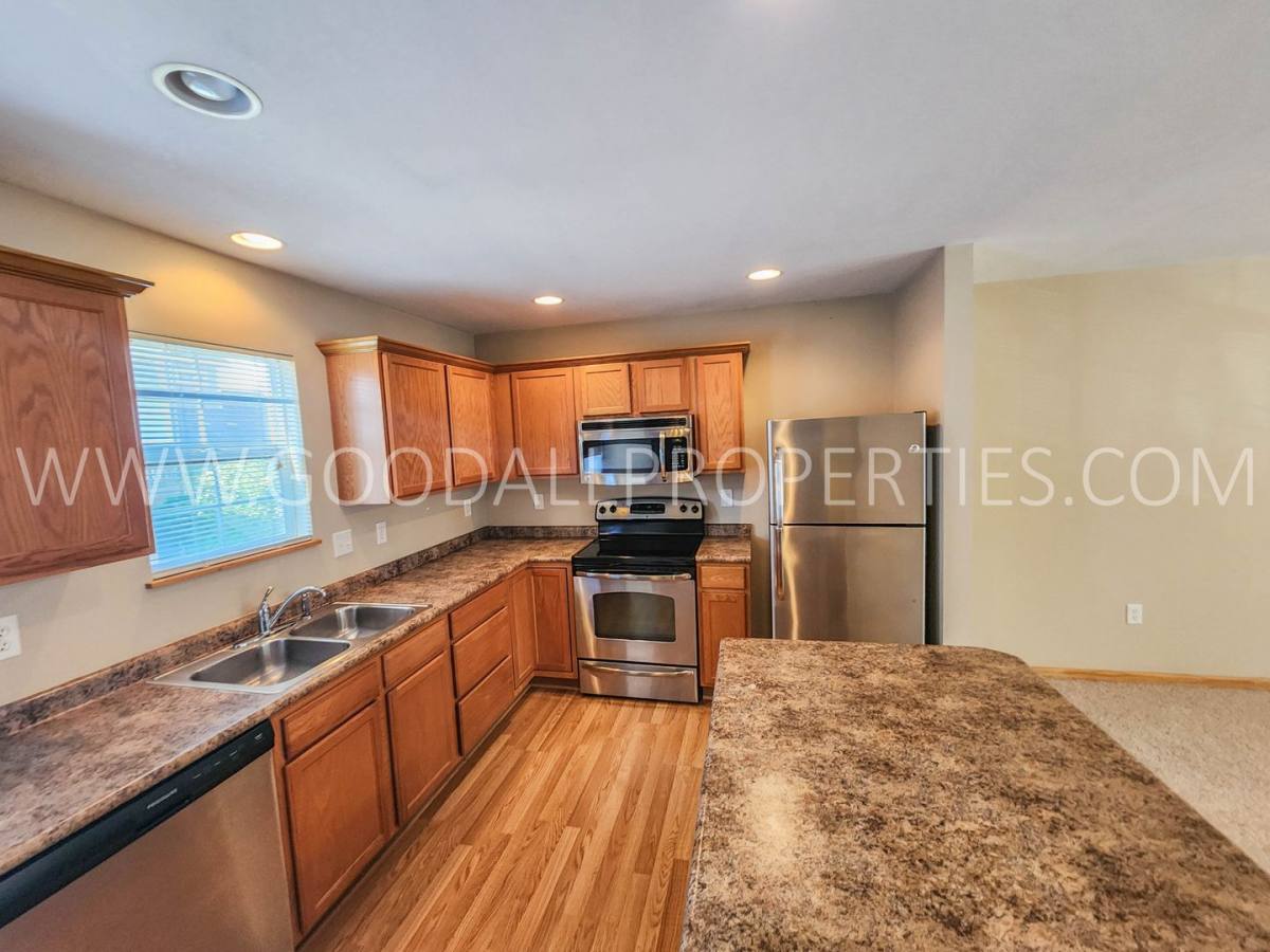 Townhouse for rent at 4304 153rd Place, Urbandale, IA 50323