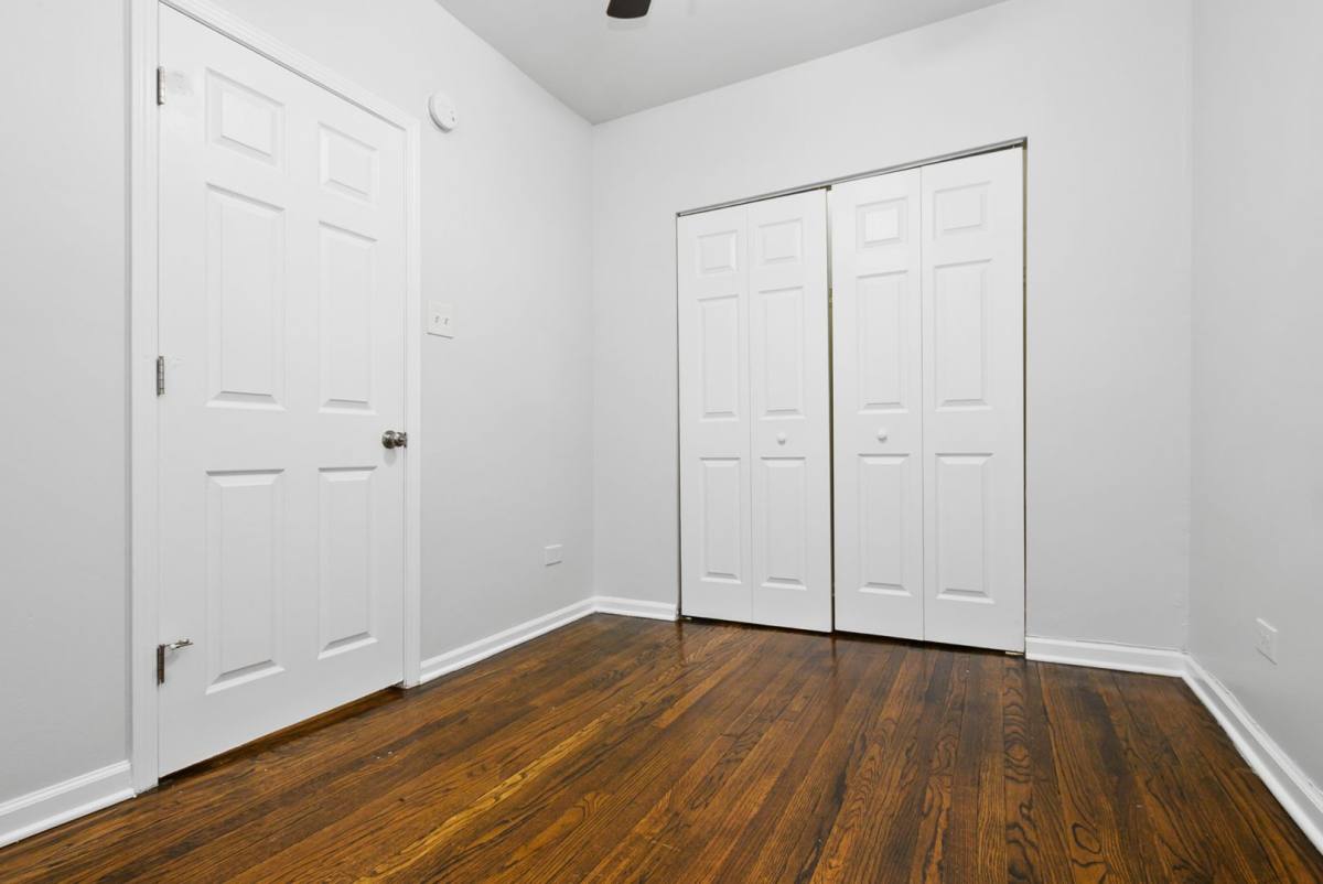 Apartment for rent at 7525-33 S Kingston Ave, Chicago, IL 60649